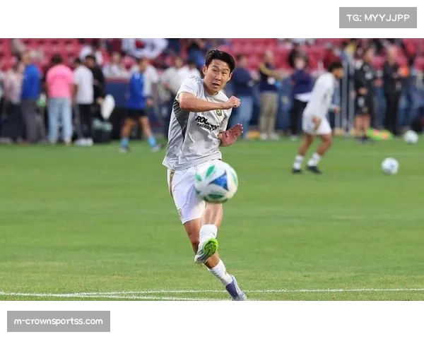 孙兴慜获赠快船韩语球衣引跨界热潮足球篮球粉丝齐聚热议